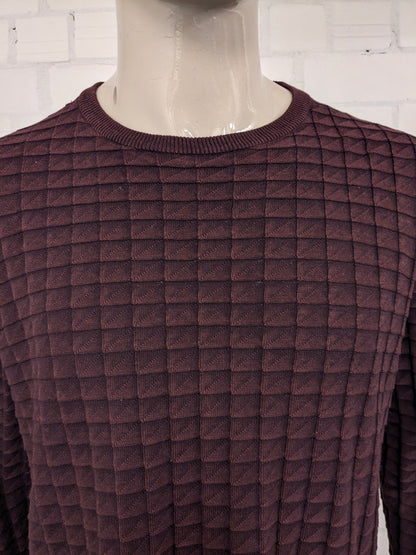 No excess casual sweater. Bordeaux mixed with tangible motif. Size XL.