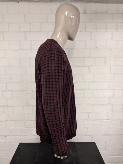 No excess casual sweater. Bordeaux mixed with tangible motif. Size XL.