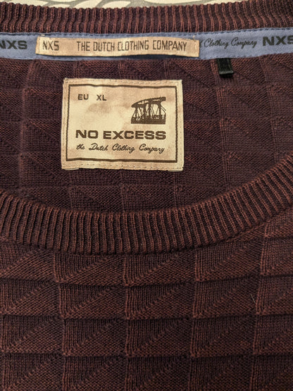 No excess casual sweater. Bordeaux mixed with tangible motif. Size XL.