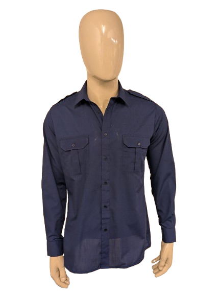 Vintage-Shirt mit 2 Brusttaschen. Dunkelblau gefärbt. Größe 40 / M.