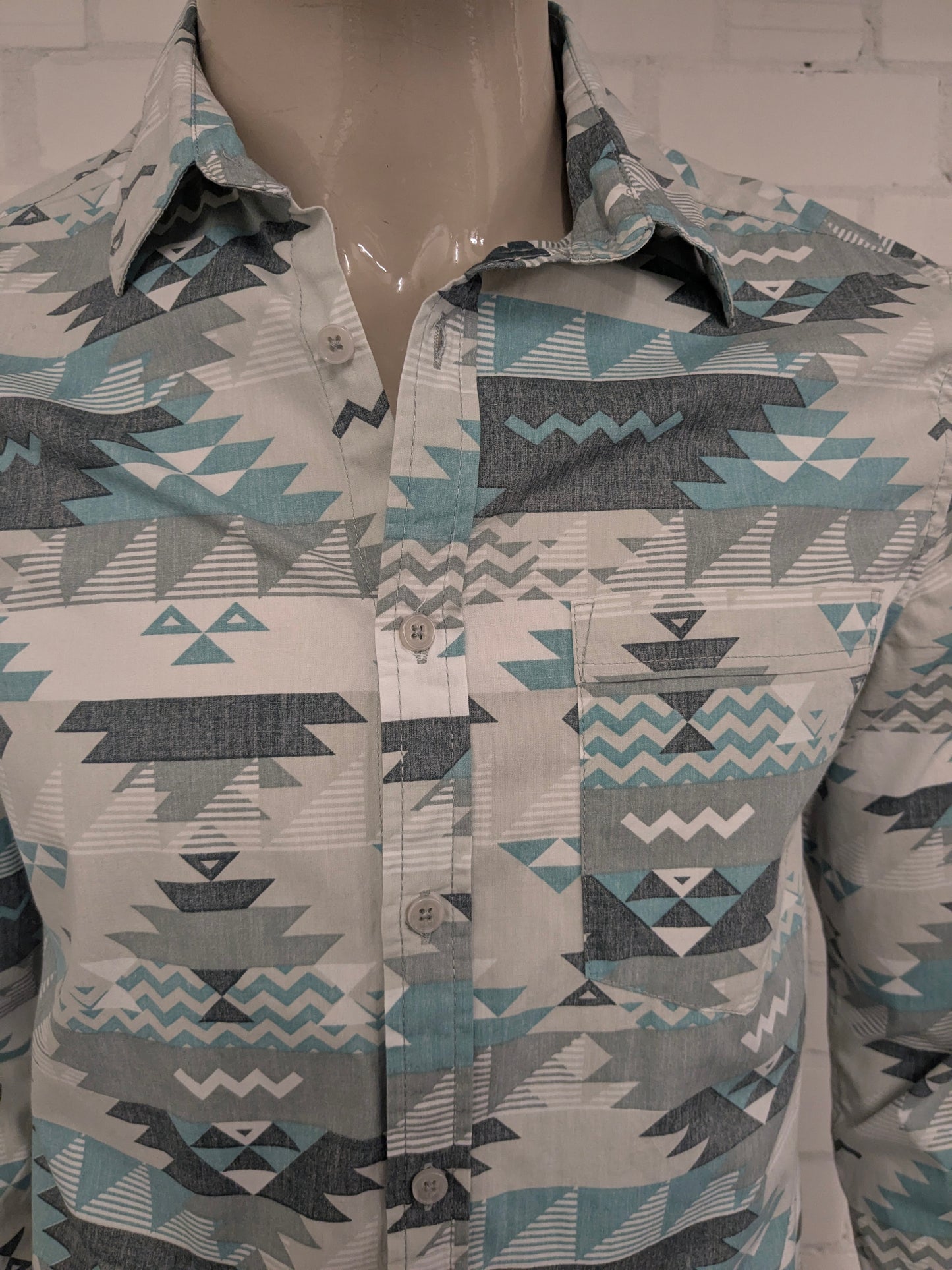 Kenji shirt. Green white print. Size M. Slim Fit.