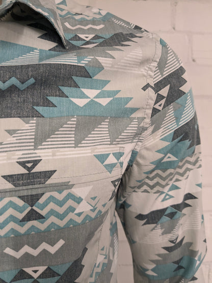 Kenji shirt. Green white print. Size M. Slim Fit.