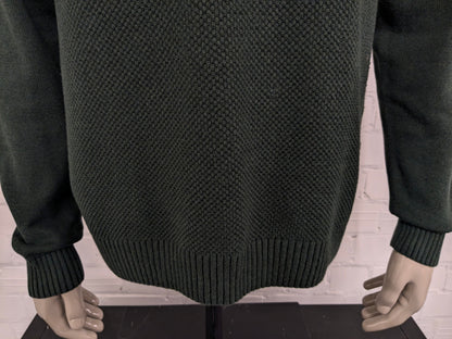 Forunato trui met sportieve col. Donker Groen voelbaar motief. Maat 2XL / XL.