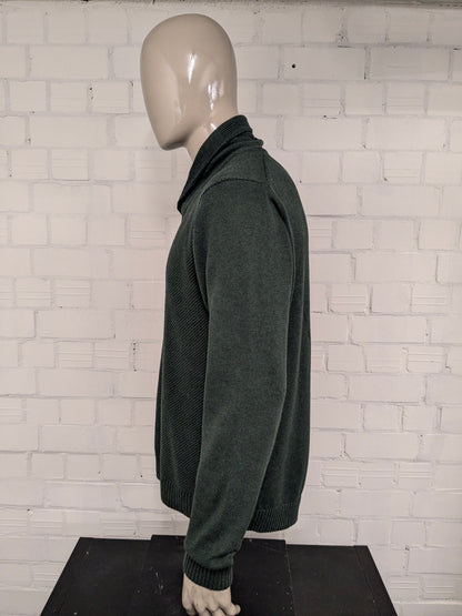 Forunato trui met sportieve col. Donker Groen voelbaar motief. Maat 2XL / XL.