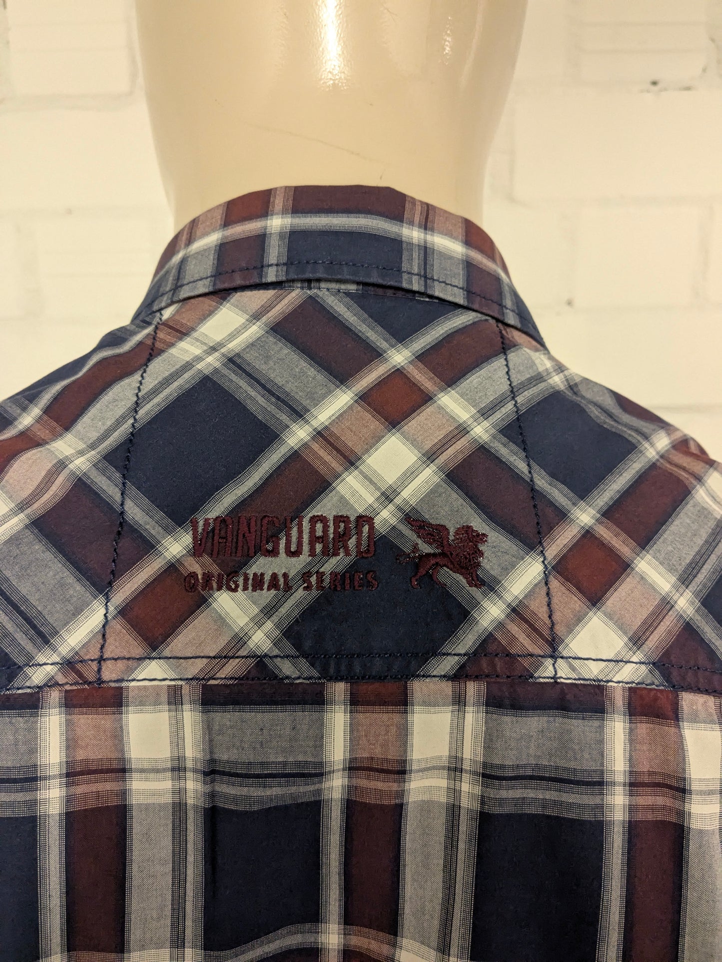 Camicia d'avanguardia. Bordeaux Blue controllato. Taglia L.