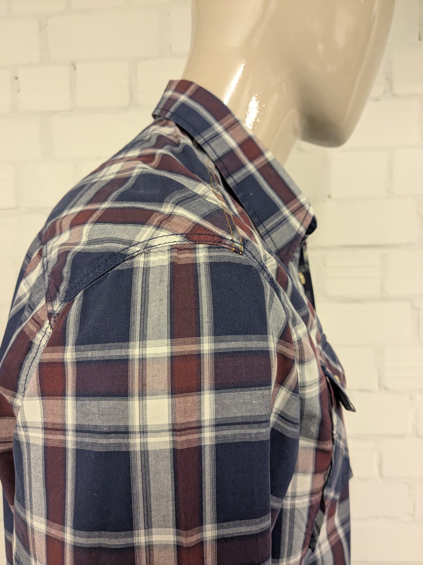 Camicia d'avanguardia. Bordeaux Blue controllato. Taglia L.