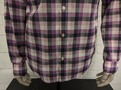 Chemise Orange Boss. Vérinère en noir et blanc violet. Taille xl.