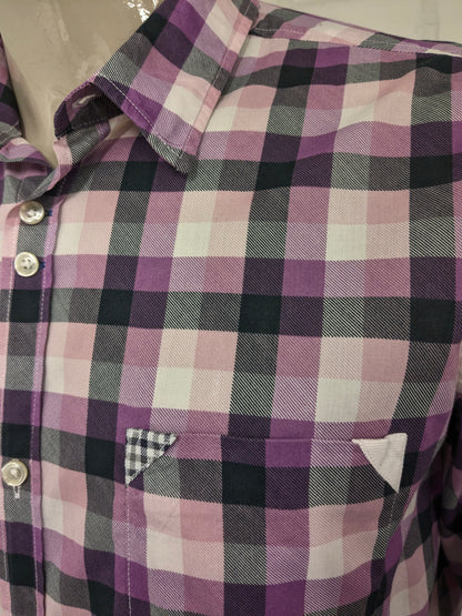 Chemise Orange Boss. Vérinère en noir et blanc violet. Taille xl.