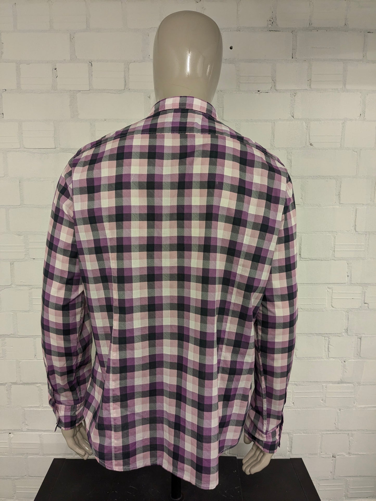 Chemise Orange Boss. Vérinère en noir et blanc violet. Taille xl.