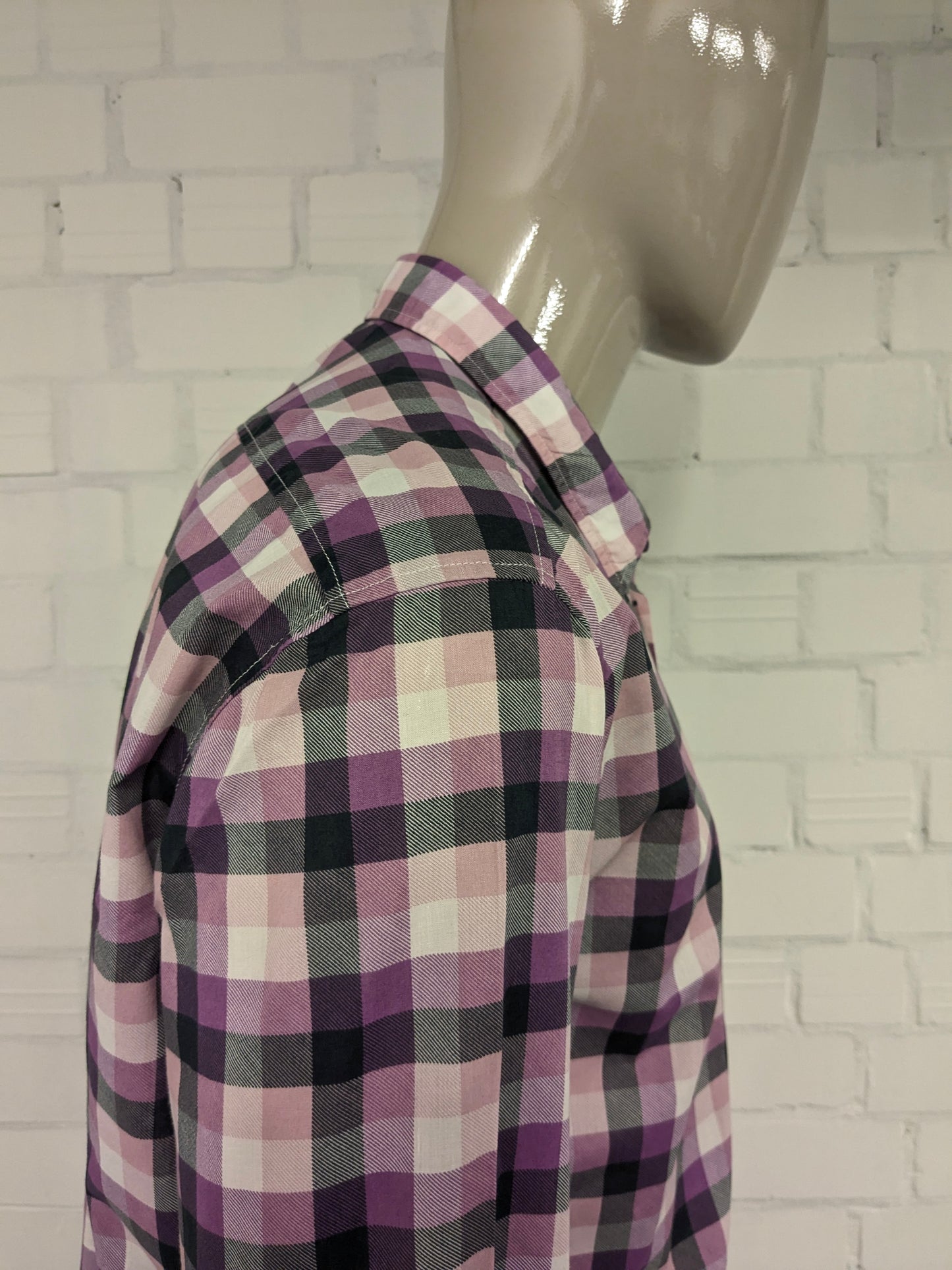 Chemise Orange Boss. Vérinère en noir et blanc violet. Taille xl.