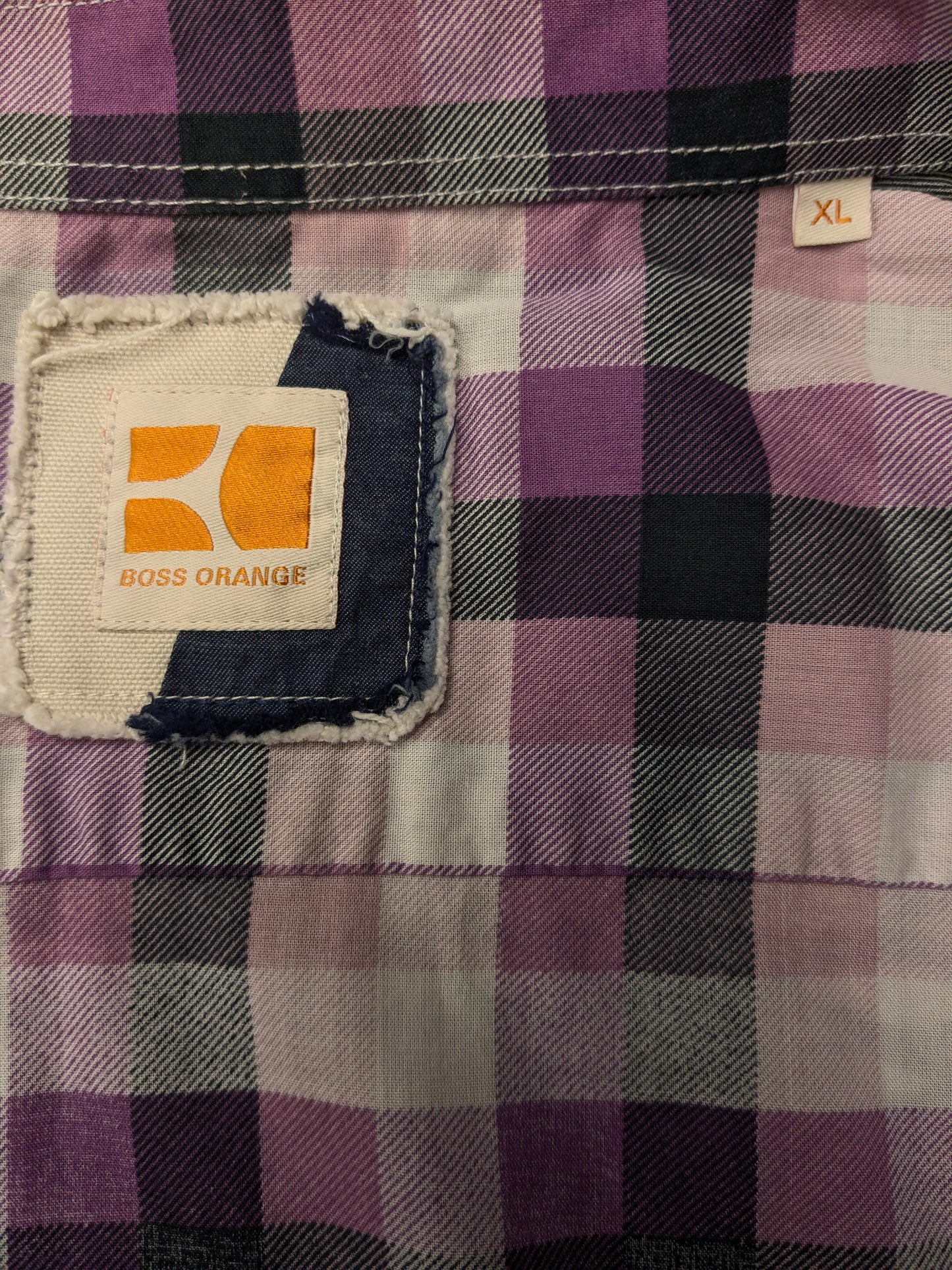 Chemise Orange Boss. Vérinère en noir et blanc violet. Taille xl.