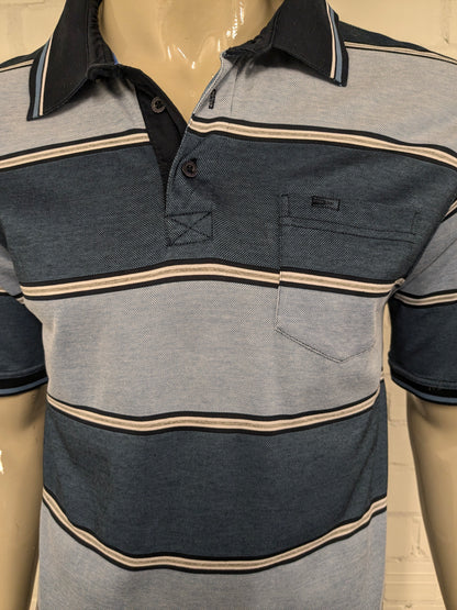 Comandante Polo. Rayas de color gris blanco azul. Tamaño L.