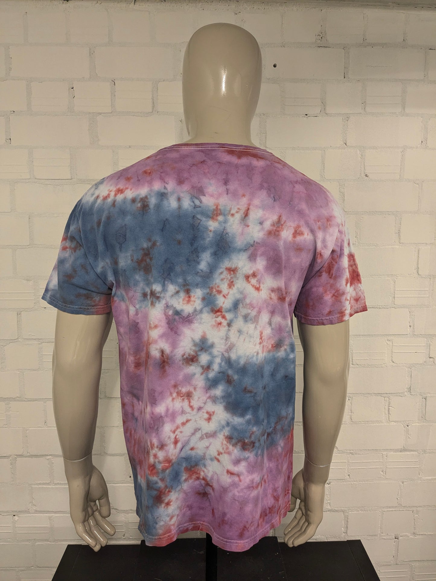 Camicia da tintura per tinture per amici originali. Rosso viola blu. Taglia L.