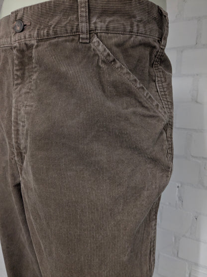 Uniqlo Ribbroek. Hellbraun gefärbt. Größe W35 - L30.