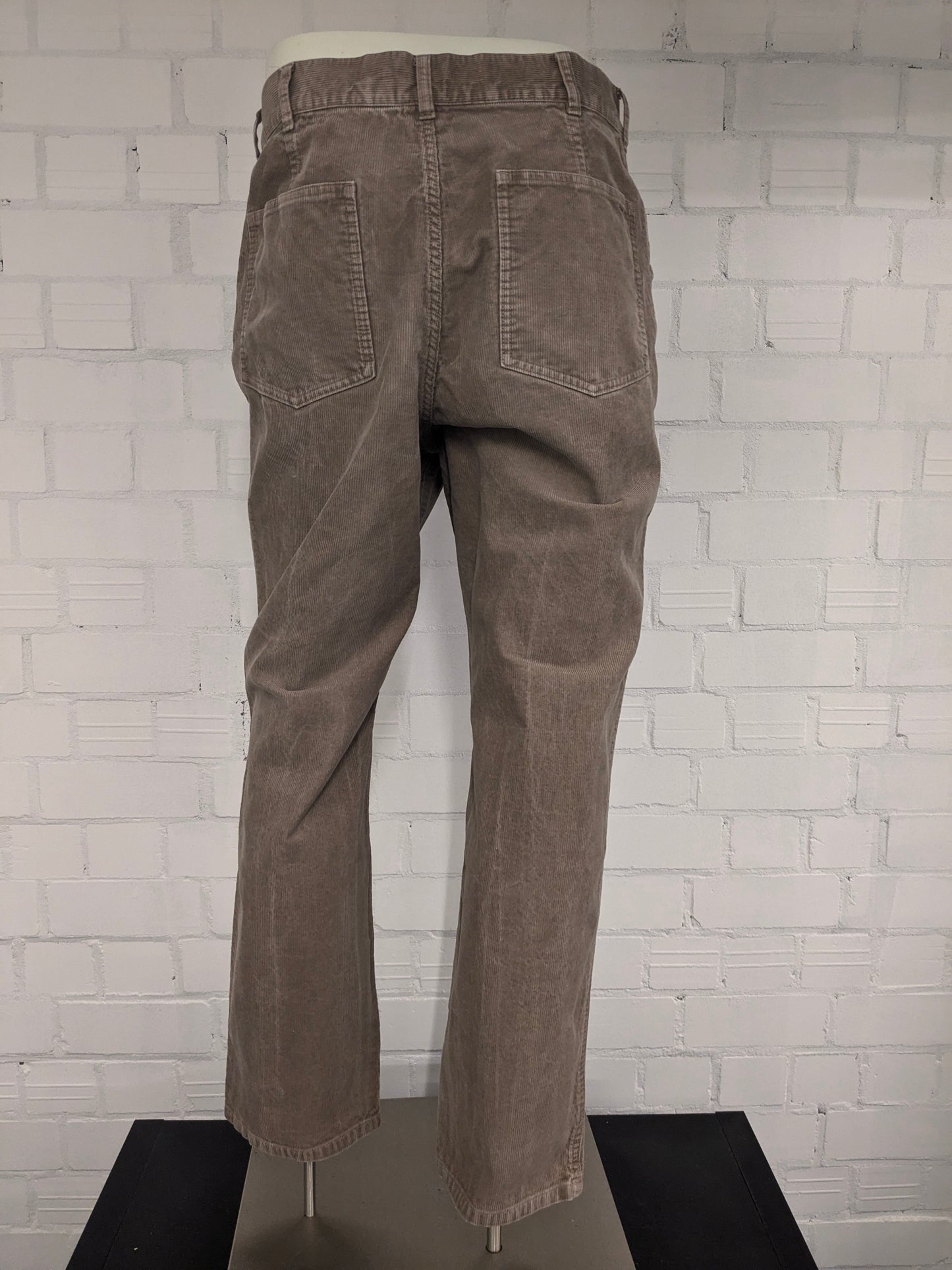 Uniqlo Ribbroek. Hellbraun gefärbt. Größe W35 - L30.