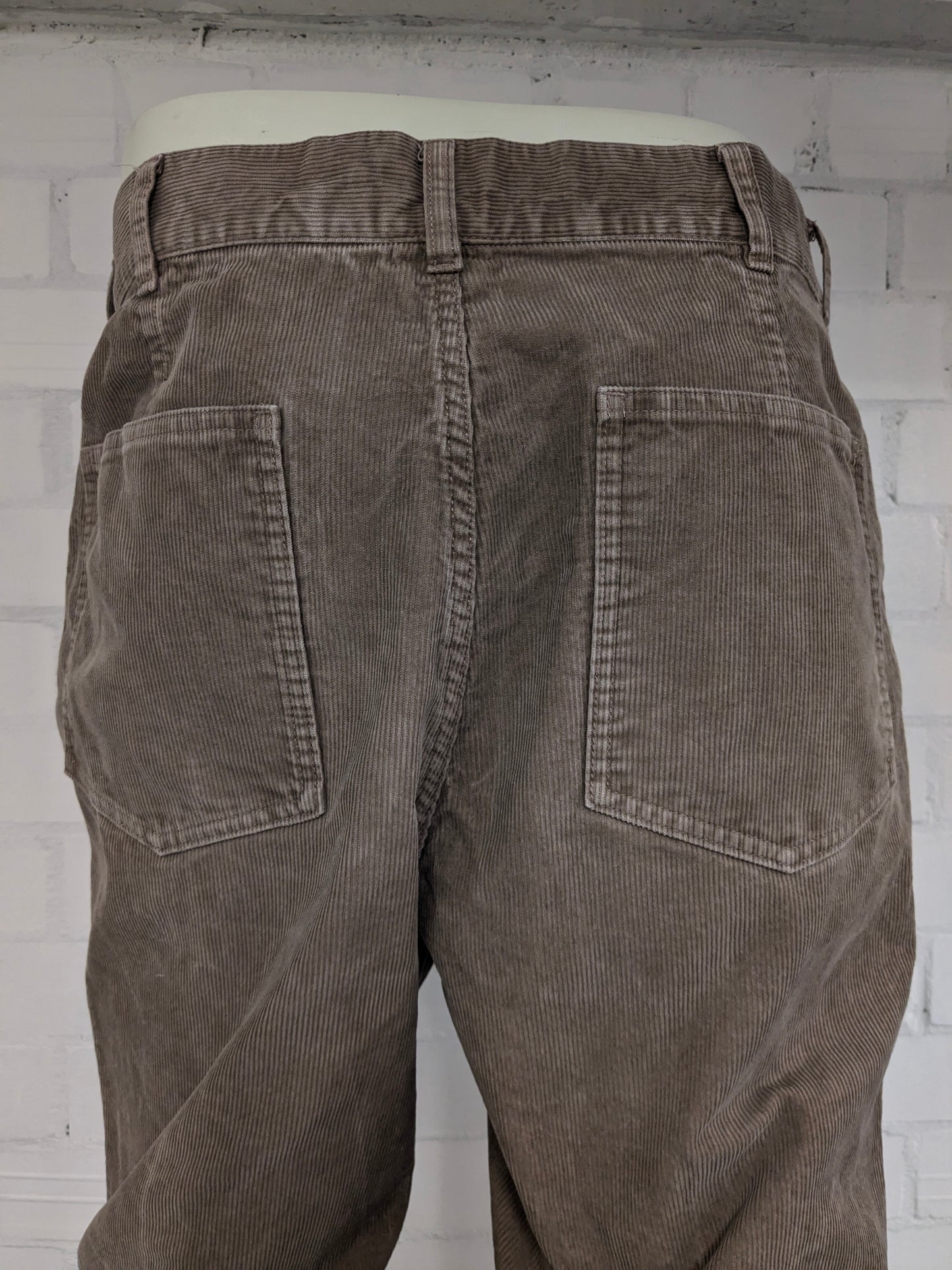 Uniqlo Ribbroek. Hellbraun gefärbt. Größe W35 - L30.