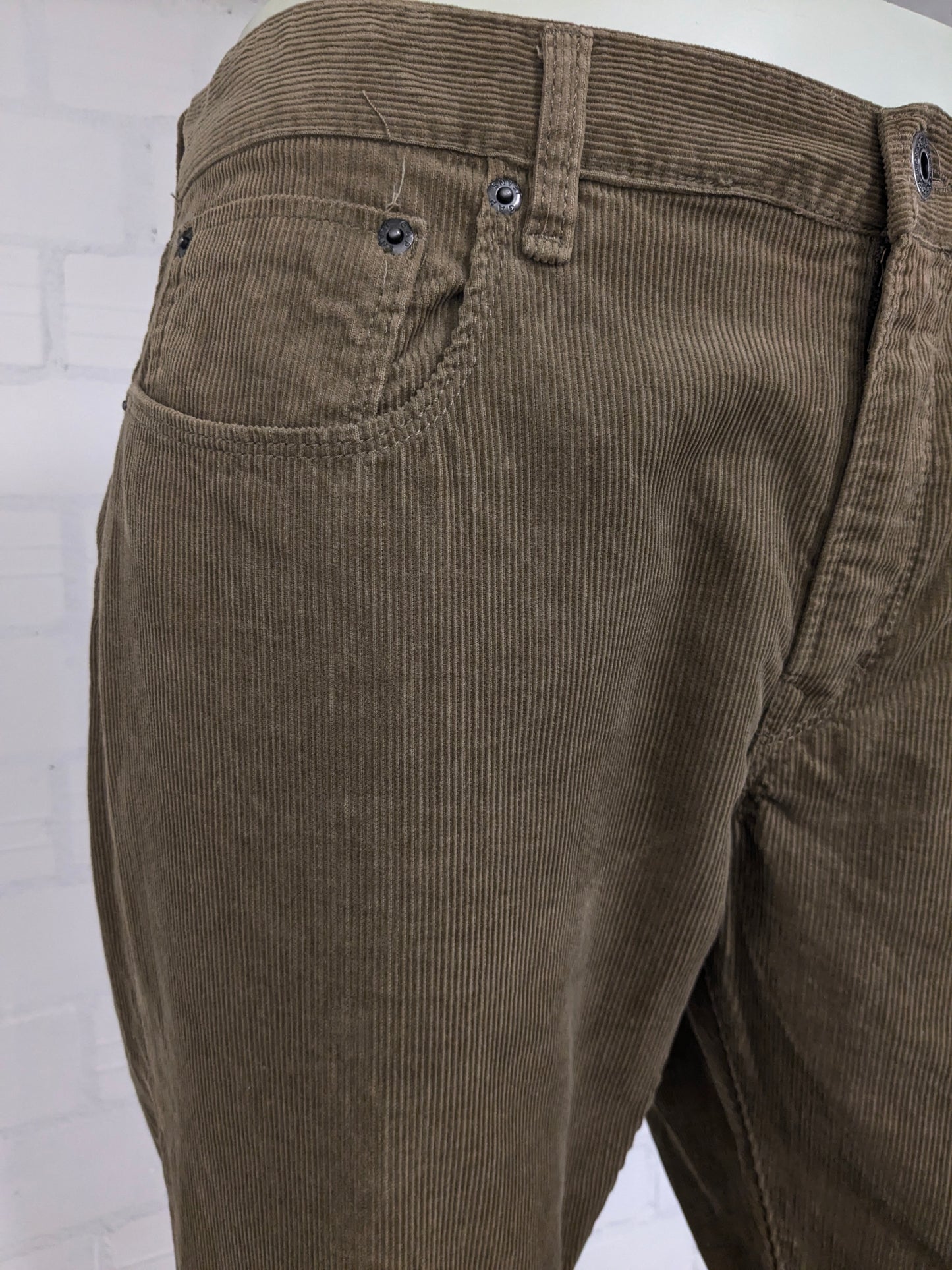 Gap Ribbroek. Colored green. Size W36 - L30.