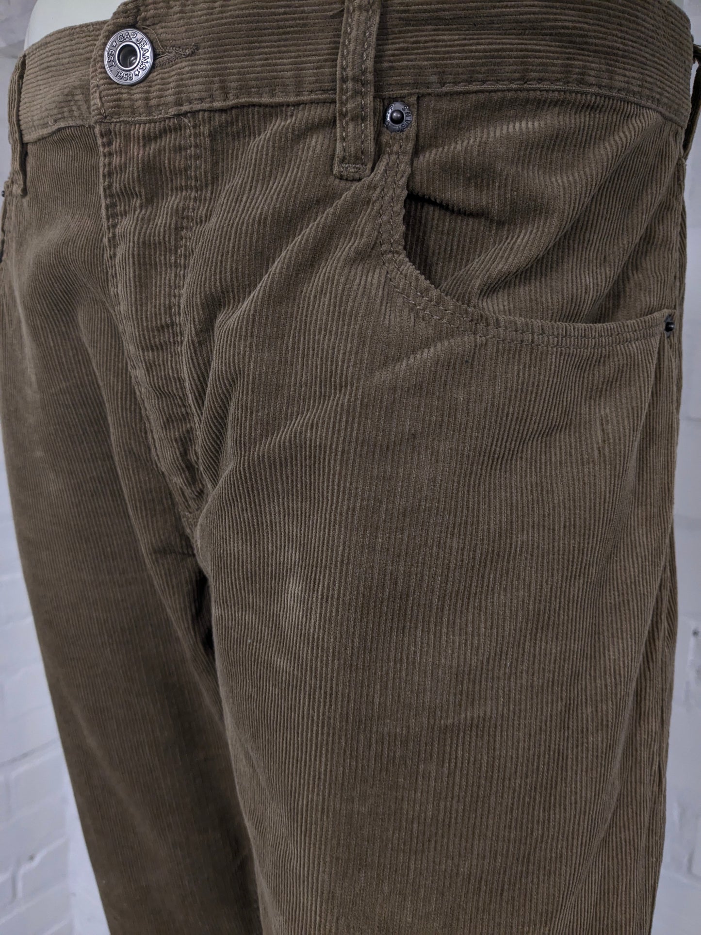 Gap Ribbroek. Colored green. Size W36 - L30.