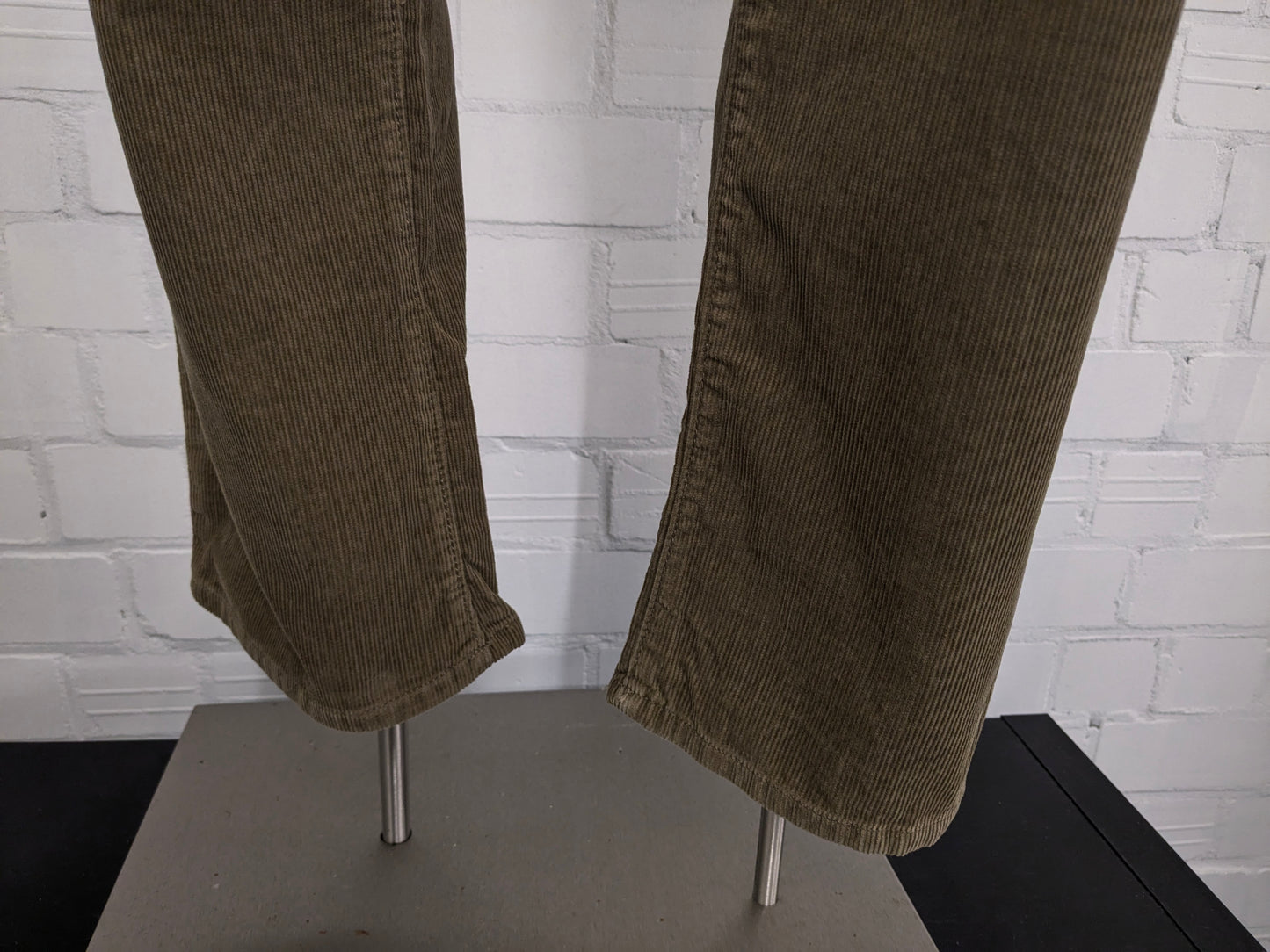 Gap Ribbroek. Colored green. Size W36 - L30.