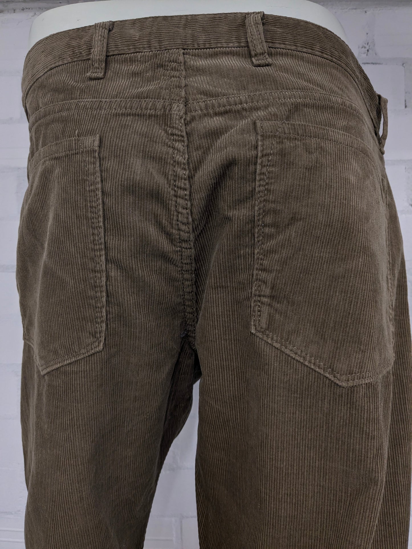 Gap Ribbroek. Colored green. Size W36 - L30.