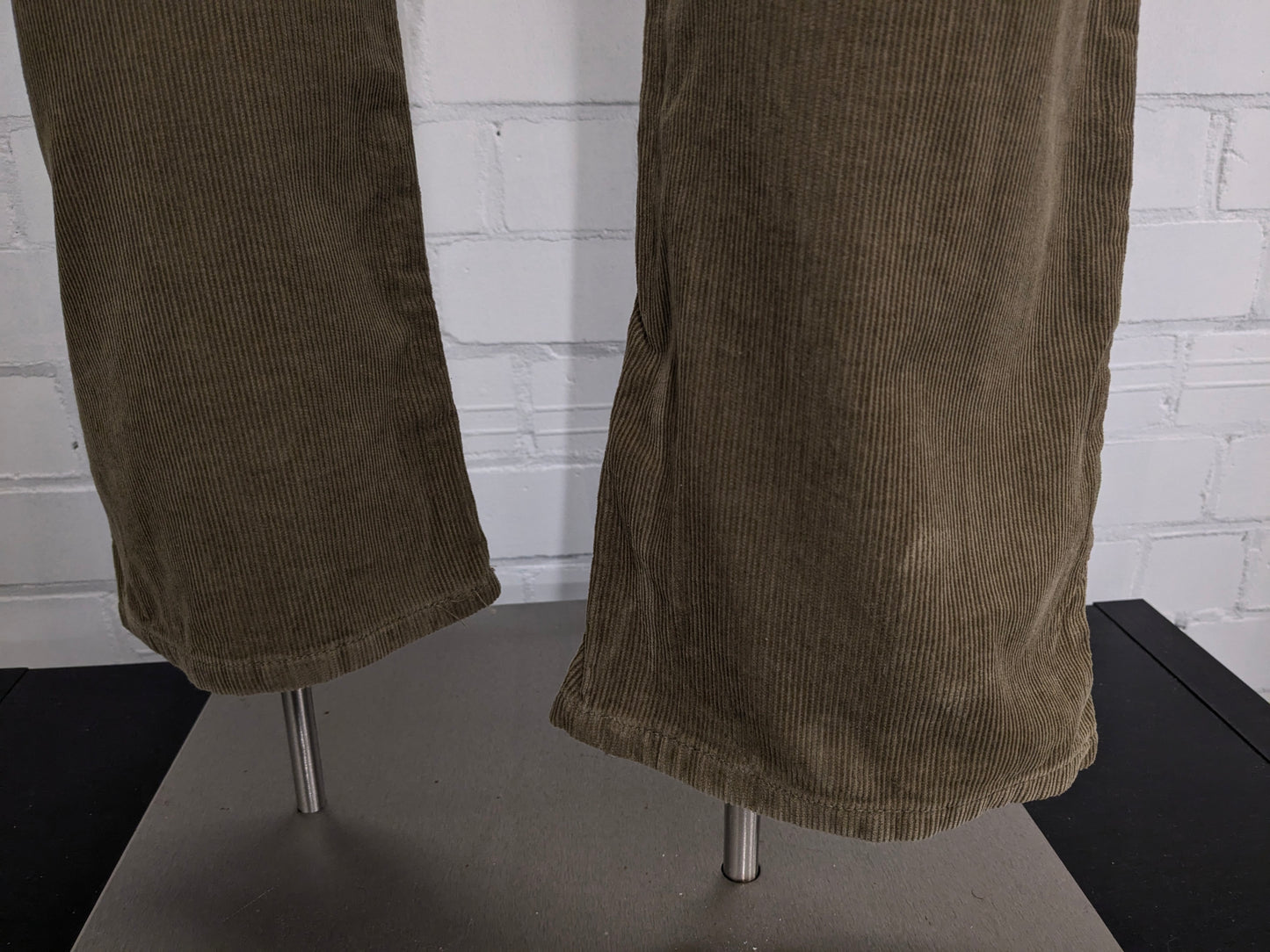 Gap Ribbroek. Colored green. Size W36 - L30.