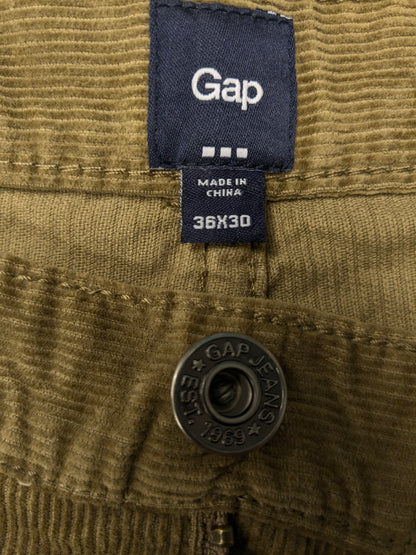 Gap Ribbroek. Colored green. Size W36 - L30.