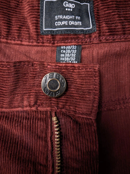 Gap ribbroek brown-red colored. Size W38 - L32. Straight fit.
