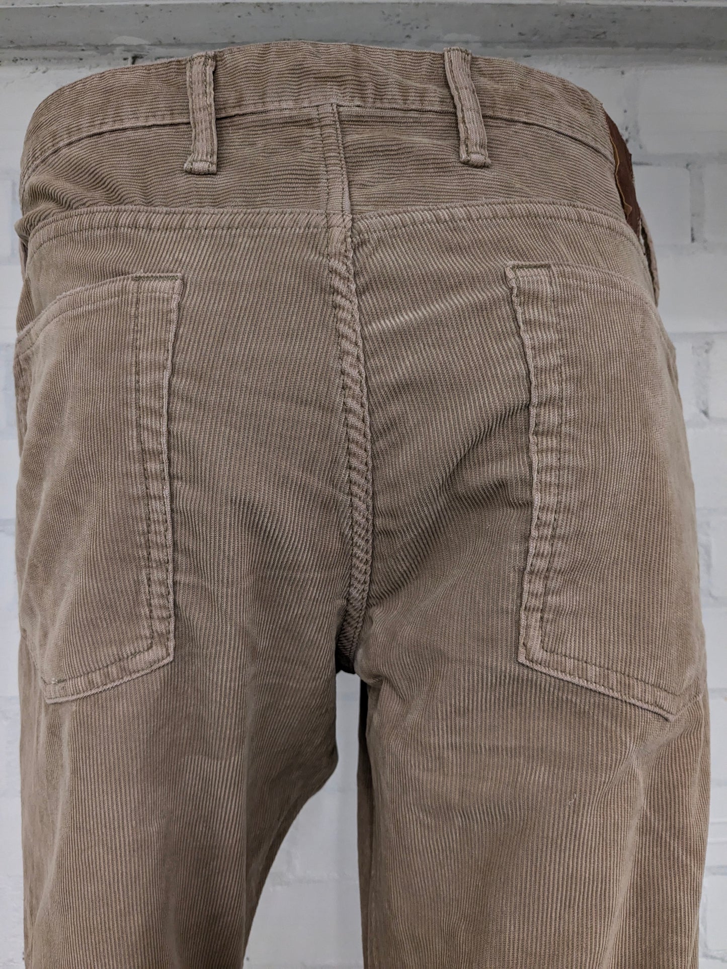 Gap Ribbroek. Light brown colored. Size W36 - L32. Straight fit.