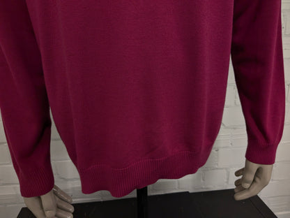 Maglione di cotone Hugo Boss con scollo a V. Colorato rosa scuro. Dimensione 2xl / xxl.