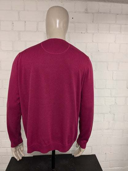 Maglione di cotone Hugo Boss con scollo a V. Colorato rosa scuro. Dimensione 2xl / xxl.