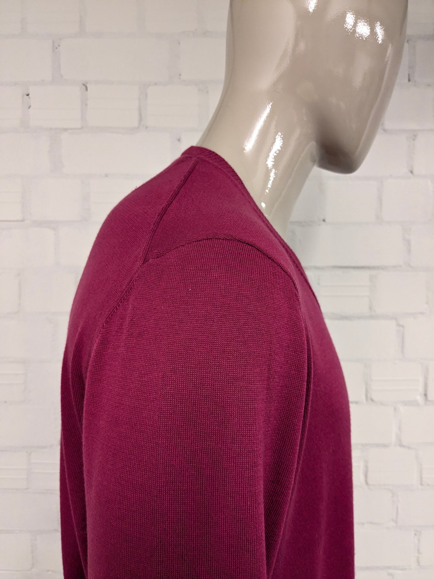 Maglione di cotone Hugo Boss con scollo a V. Colorato rosa scuro. Dimensione 2xl / xxl.