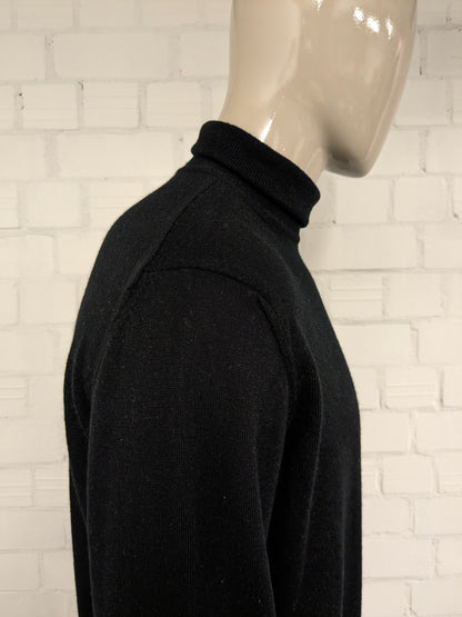 Jefe Hugo Boss Turtleneck. Color negro. Tamaño 3xl / xxxl.
