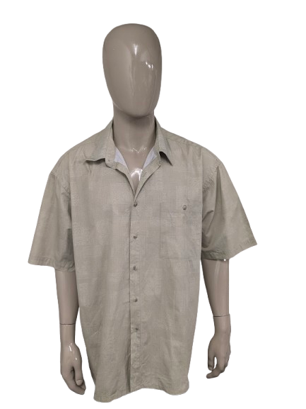 Kurzarmhemd von Pierre Cardin. Beigefarbener Druck. Größe 2XL / 3XL.
