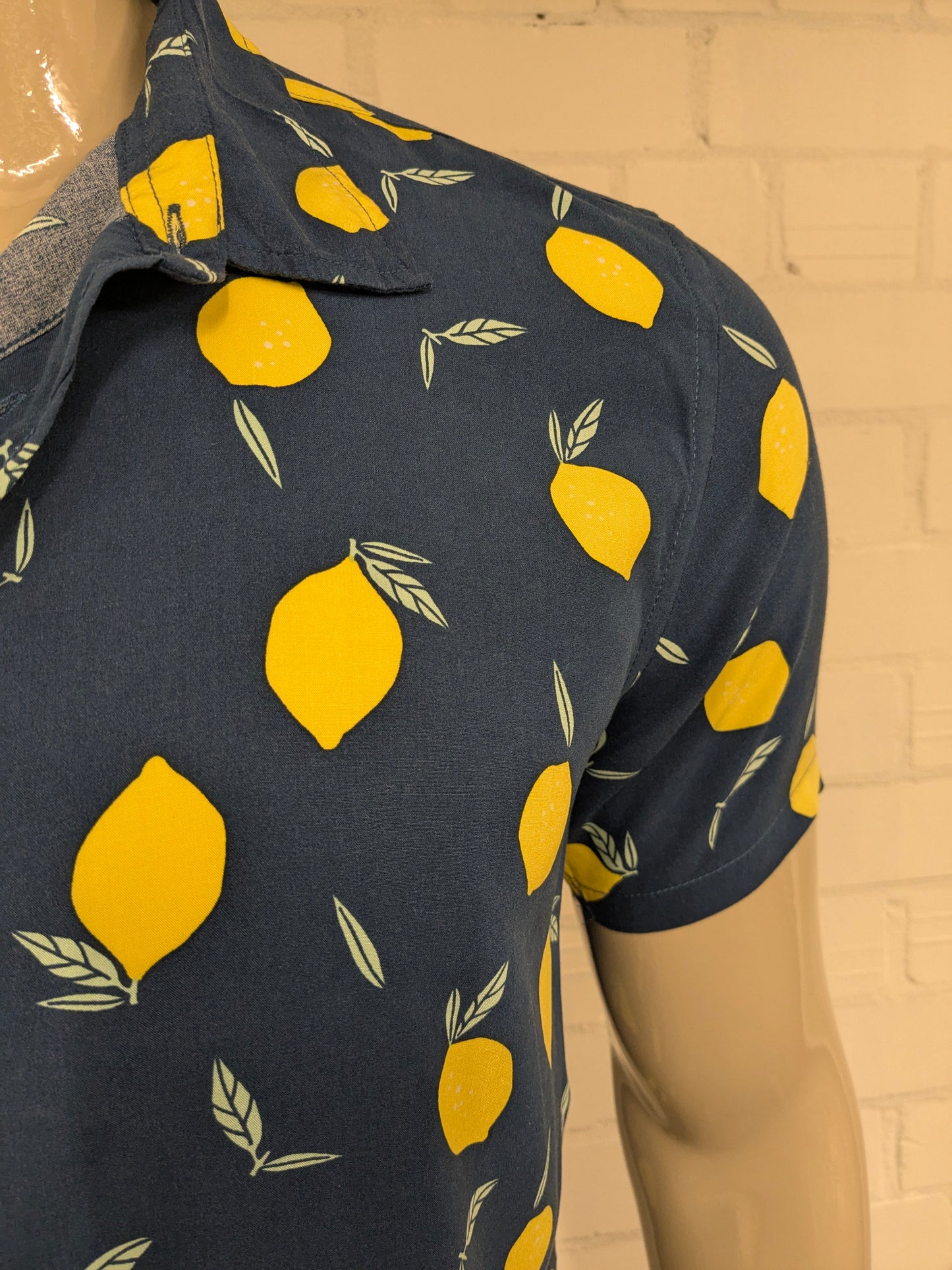 Cotton & Co overhemd korte mouw. Blauw Gele Citroenen print. Maat L. 100% Viscose.