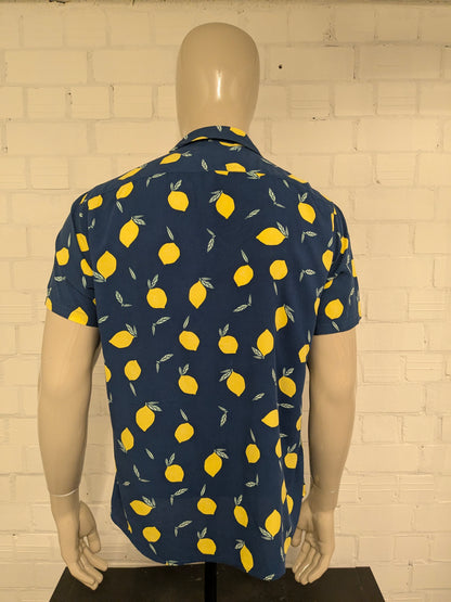 Cotton & Co overhemd korte mouw. Blauw Gele Citroenen print. Maat L. 100% Viscose.