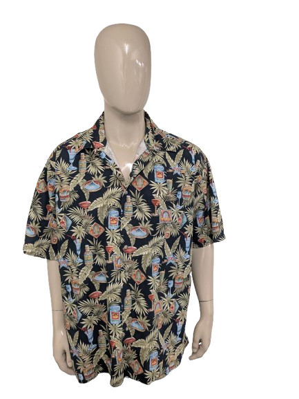 Camisa Campina Vintage manga corta. Impresión de las bebidas verdes negras. Tamaño 4xl / xxxxl.