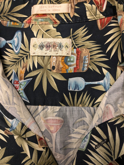 Camisa Campina Vintage manga corta. Impresión de las bebidas verdes negras. Tamaño 4xl / xxxxl.