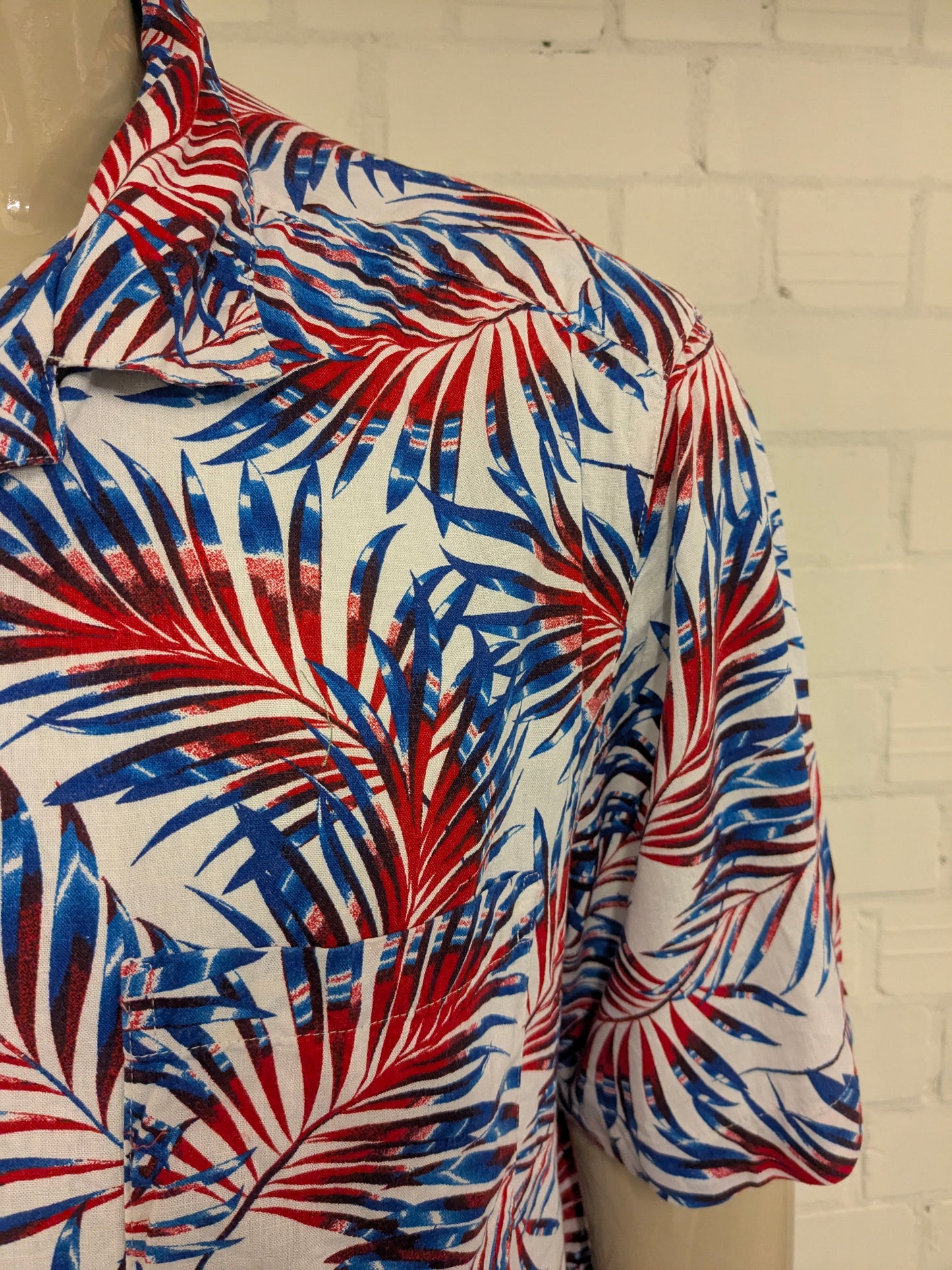 George -Shirt Kurzarm. Rotblaublattmotiv. Größe 3xl / xxxl.