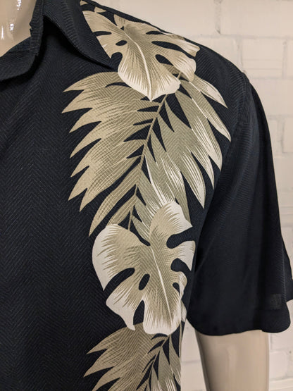 Vintage Pierre Cardin Hawaii overhemd korte mouw. Zwart Beige Groen gekleurd. Maat L.