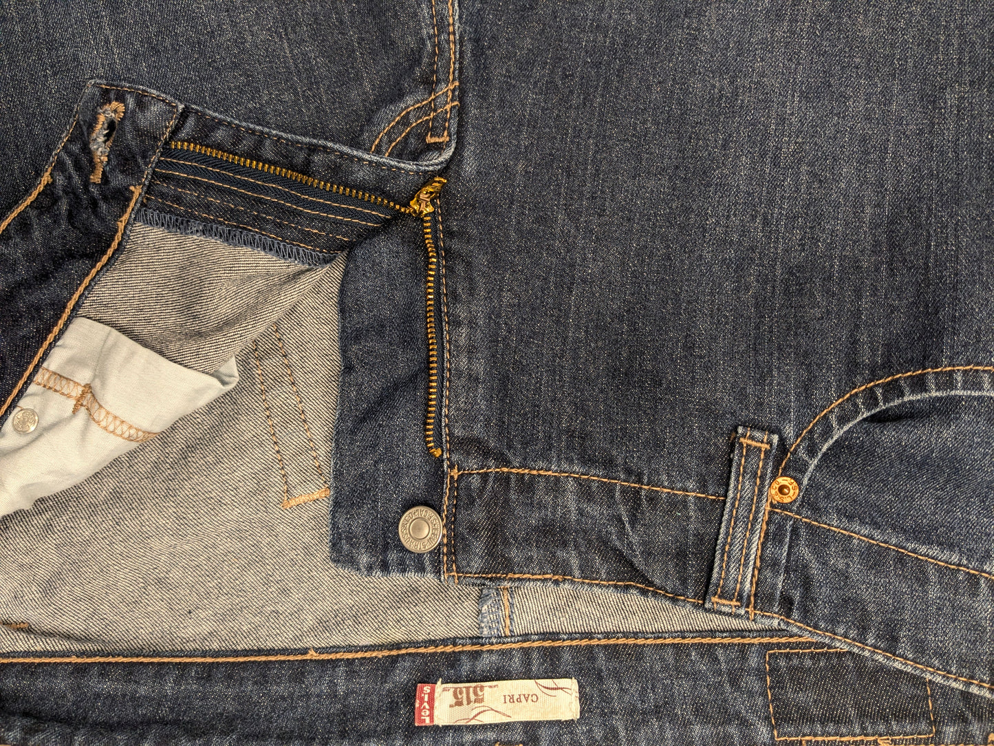 Levi's 515 capri - 3/4e jeans. Blauw gekleurd. Maat W33.