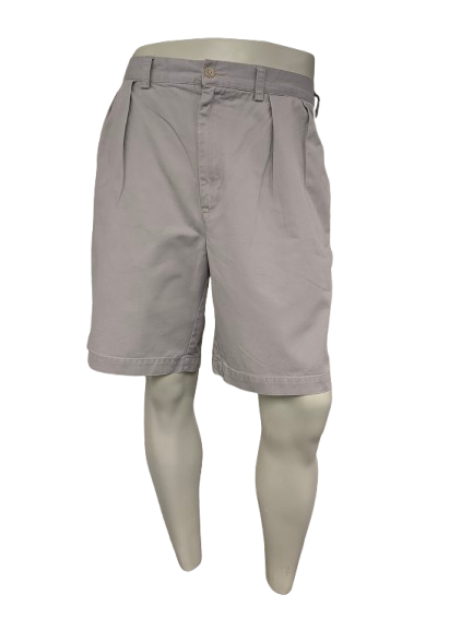 Polo Ralph Lauren korte chino broek. Licht Grijs gekleurd. Maat W36. type "Tyler Short".