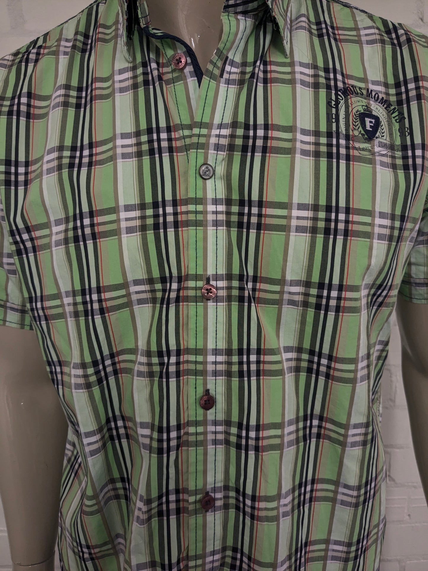 Shirt Shirt Shirt Shory. Rosso bianco e nero a controllo. Taglia M.