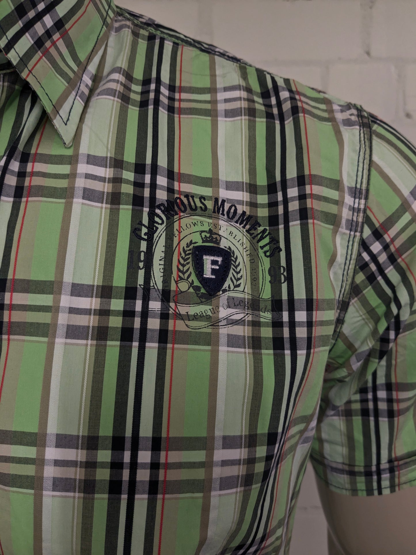 Shirt Shirt Shirt Shory. Rosso bianco e nero a controllo. Taglia M.