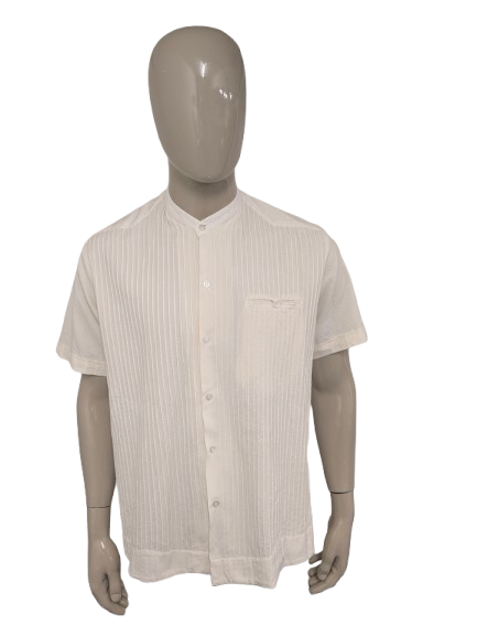 Vintage Yacateca overhemd korte mouw. Mao, Boeren-, Korte kraag. Beige gekleurd. Maat XL. voelbaar gestreept motief.