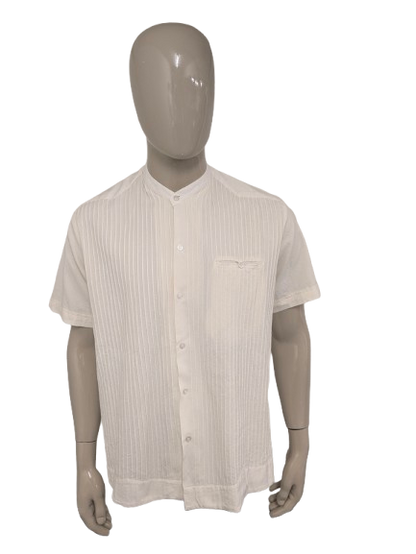 Vintage Yacateca overhemd korte mouw. Mao, Boeren-, Korte kraag. Beige gekleurd. Maat XL. voelbaar gestreept motief.