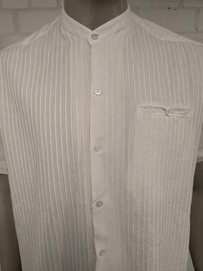 Vintage Yacateca overhemd korte mouw. Mao, Boeren-, Korte kraag. Beige gekleurd. Maat XL. voelbaar gestreept motief.