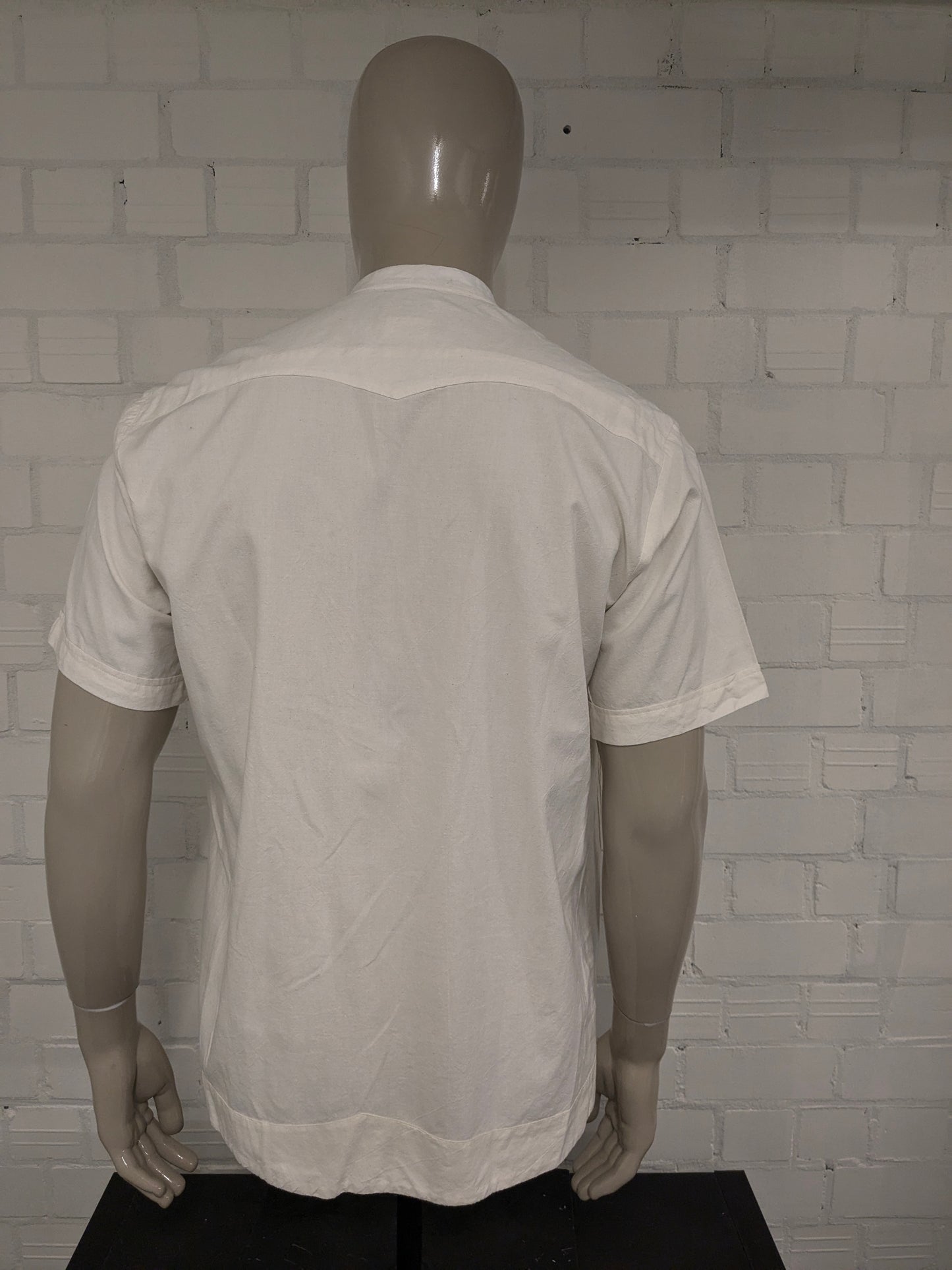 Vintage Yacateca overhemd korte mouw. Mao, Boeren-, Korte kraag. Beige gekleurd. Maat XL. voelbaar gestreept motief.