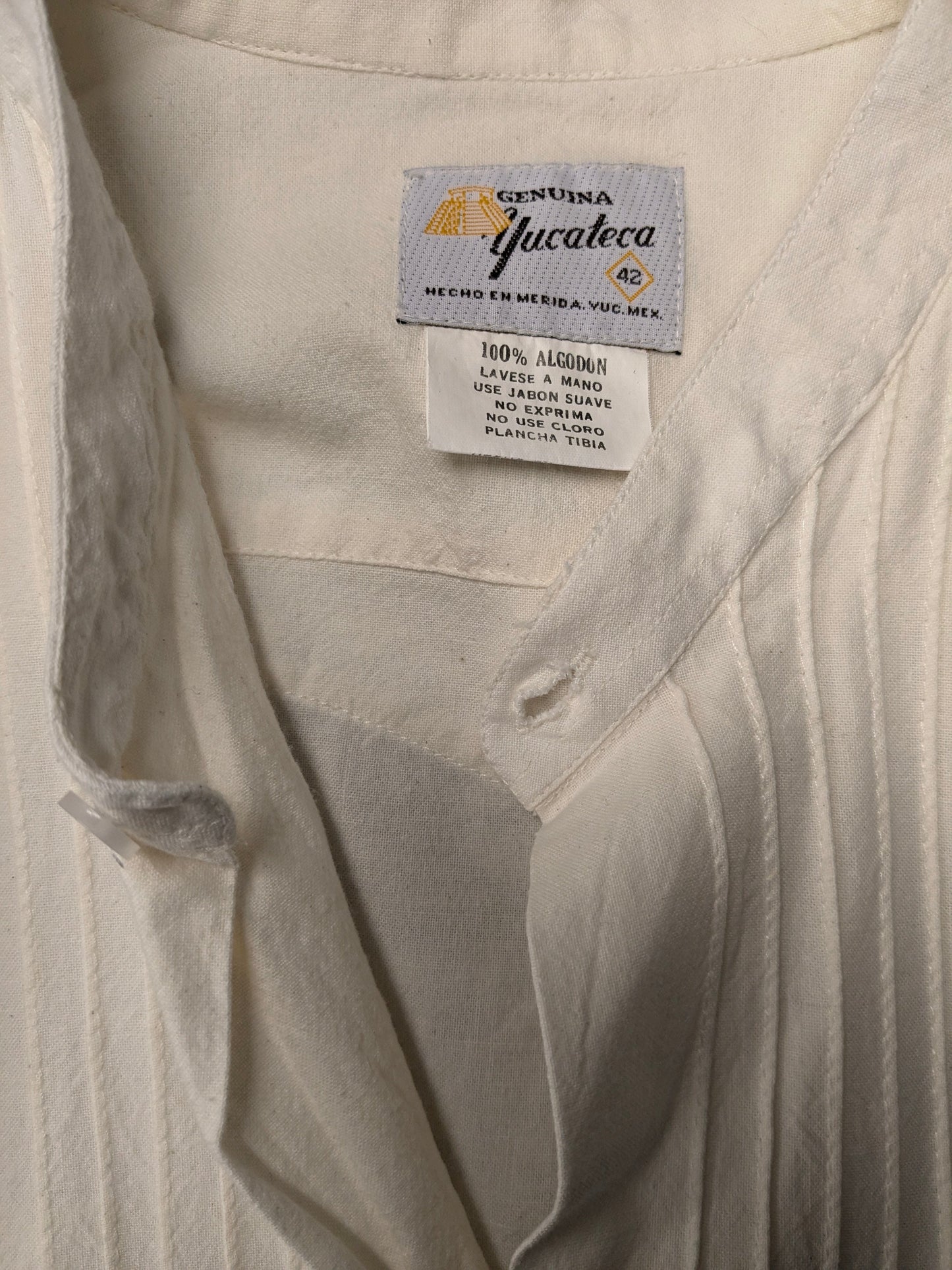 Vintage Yacateca overhemd korte mouw. Mao, Boeren-, Korte kraag. Beige gekleurd. Maat XL. voelbaar gestreept motief.