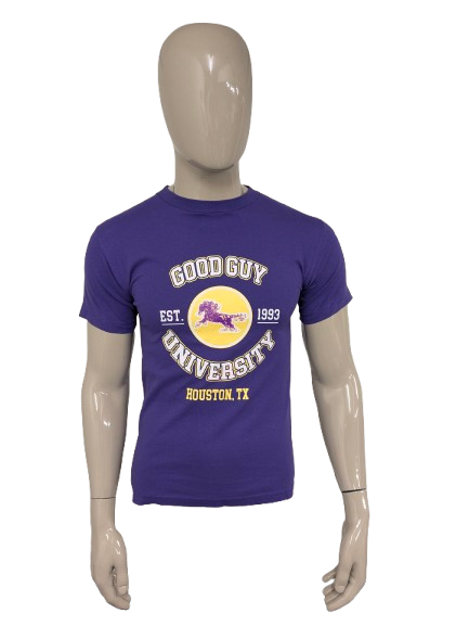 Good Guy University shirt. Paars met opdruk. Maat S.