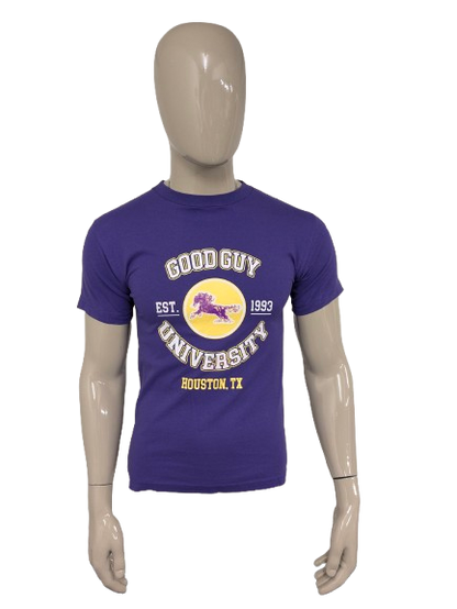 Good Guy University shirt. Paars met opdruk. Maat S.